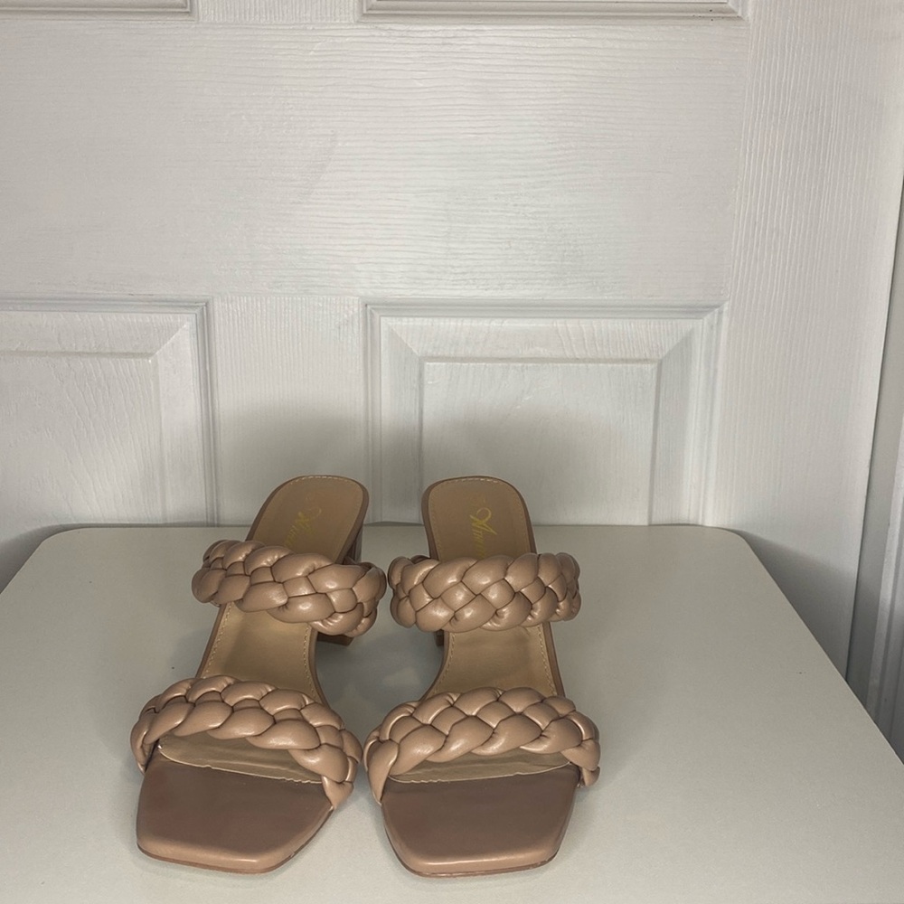 Neutral/ dark tan braided block heel sandal